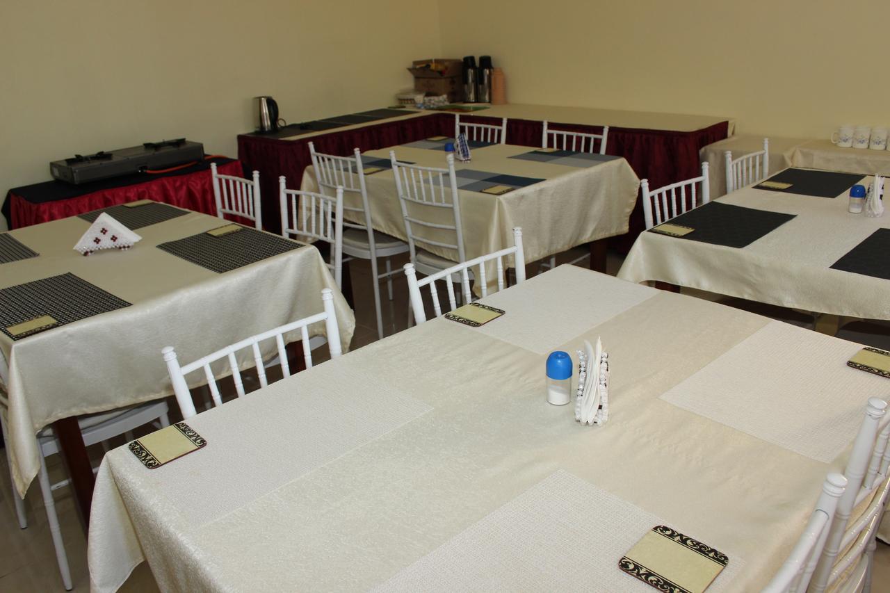 Gees Inn Накуру Экстерьер фото